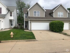 Building Photo - 1022 Doral Dr