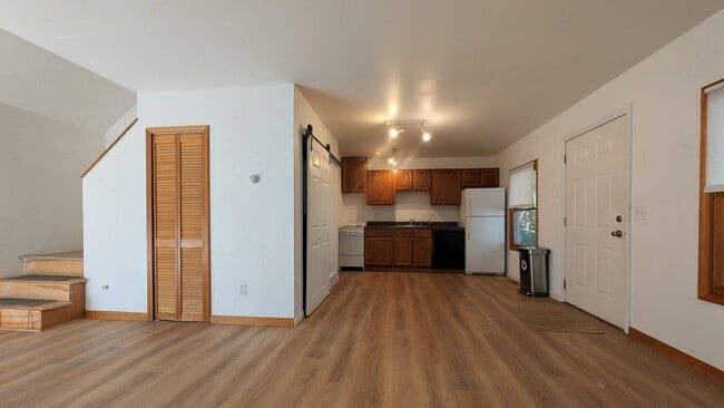 Building Photo - 301 Riverdale Dr