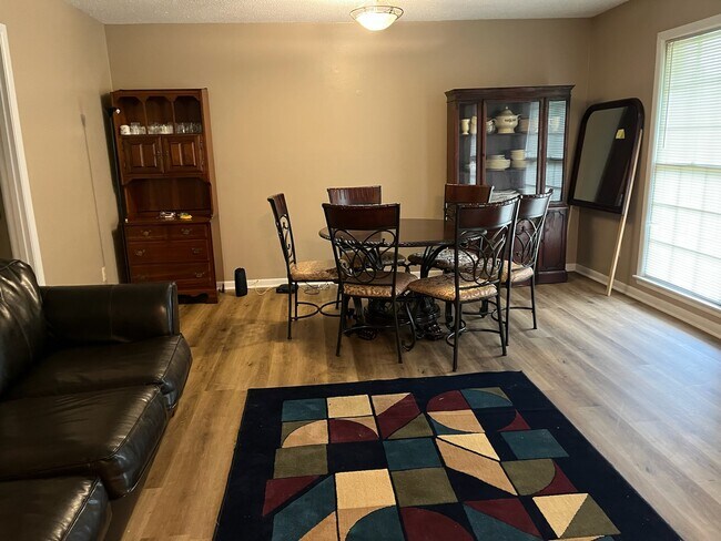 Foto del edificio - 1002 E University Dr