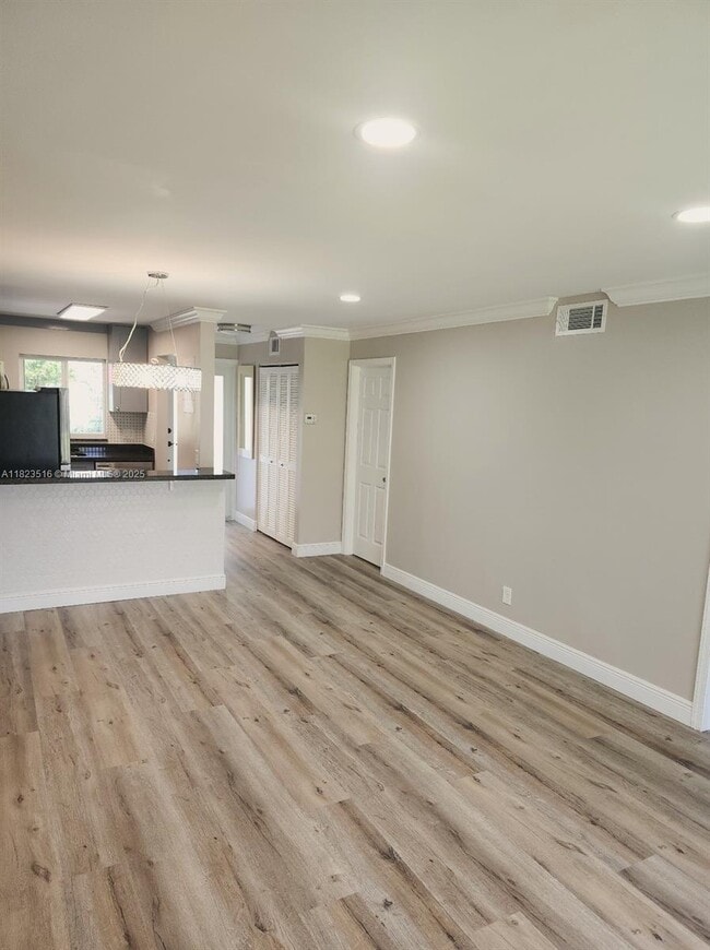 Building Photo - 9855 Sandalfoot Blvd