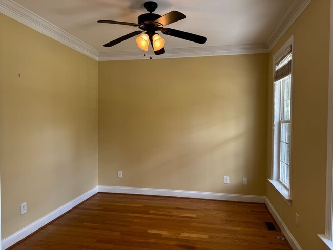 Building Photo - Beautiful Home in River Bluffs