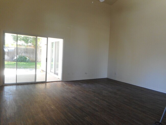 Foto del edificio - 2925 E Revere Rd