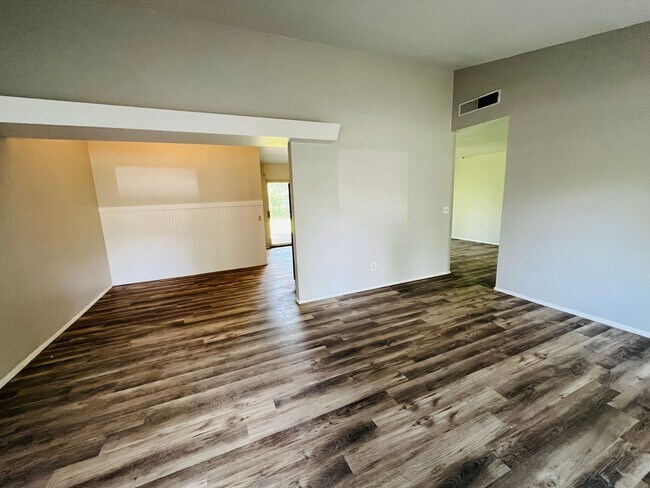 Foto del edificio - 3 Bedroom Home in Florissant - UPDATED KIT...