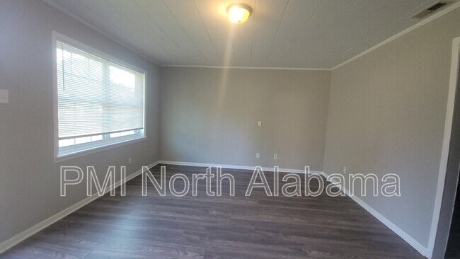 Foto del edificio - 4006 Foster Ave SW