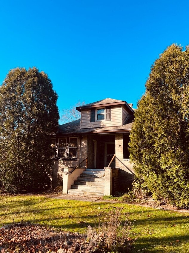 1376 Maple Dr Unit 1, Hermitage, PA 16148 Room for Rent in Hermitage