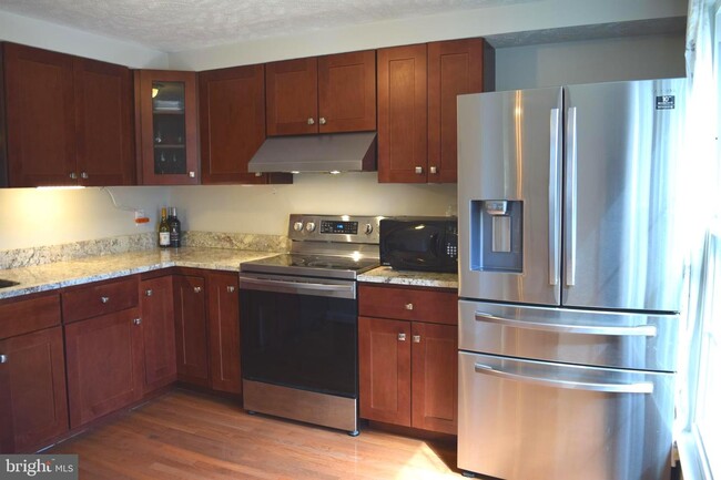 Building Photo - 1549 Autumn Ridge Cir