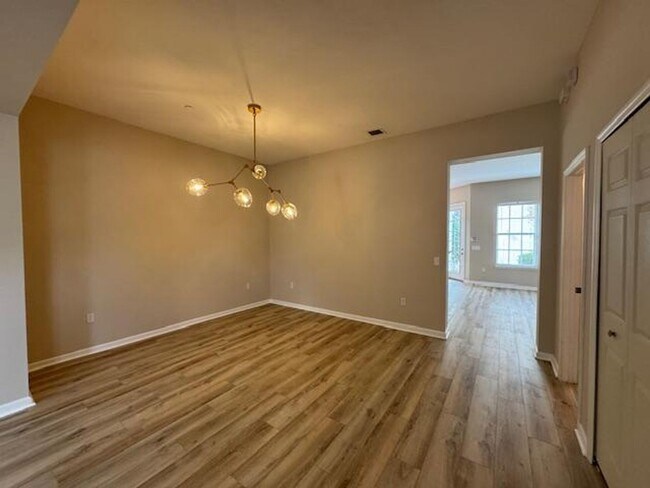 Building Photo - 4 Bedroom 3 1/2 Bath Townhome in East Village of Celebration