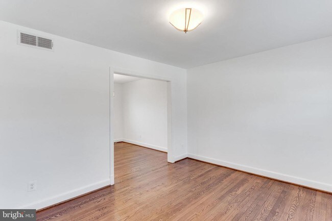 Foto del edificio - 1053 N Monroe St