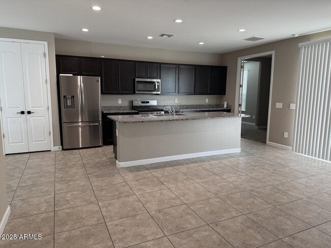 Building Photo - 38163 W Santa Monica Ave