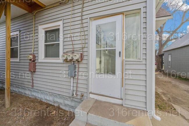 Foto del edificio - $850 - 1 bed 1 bath - Beautiful newly renovated Multi-family home located in Delano