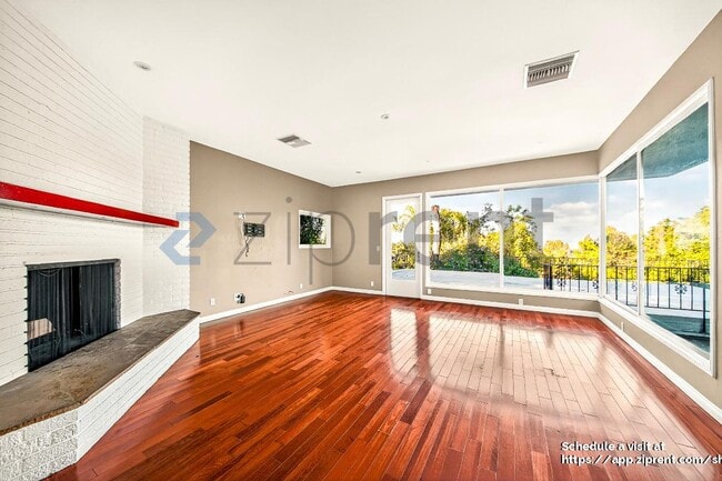 Foto del edificio - 5187 Llano Dr