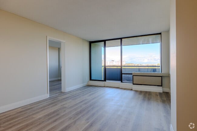 2BR, 1BA - 699 SF - Living - 130 & 140 Lincoln Road