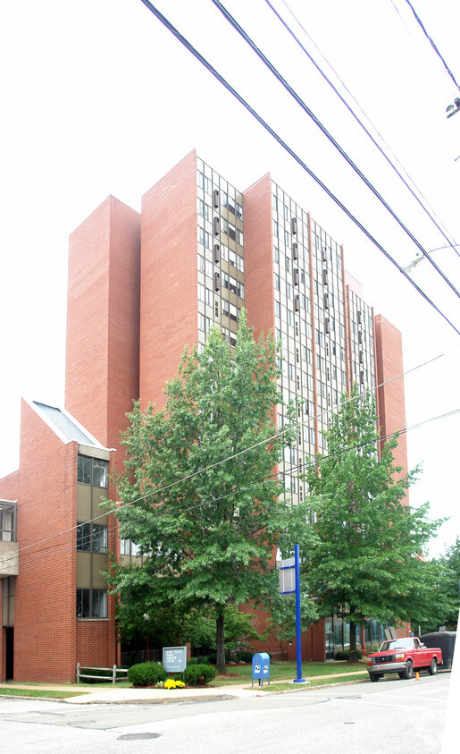 Primary Photo - Highpoint Towers