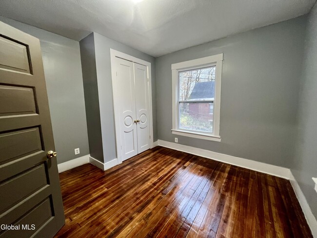 Building Photo - 213-215 Vrooman Ave