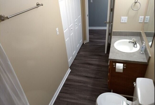 Building Photo - 329 Villa Dr