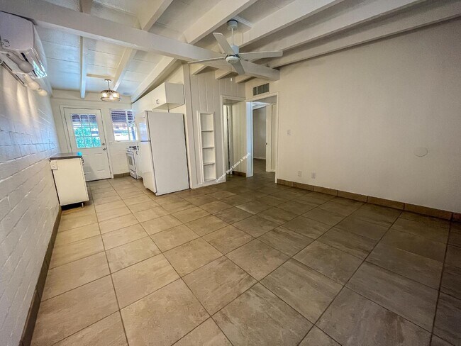 Building Photo - 3657 N Los Altos Ave