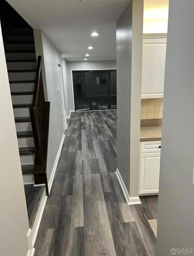Building Photo - 254 Bromley Pl