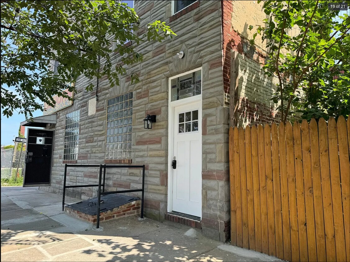 Foto principal - 1419 Bank St