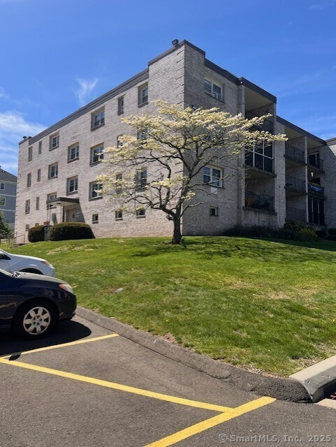 Building Photo - 308 Meadowside Rd