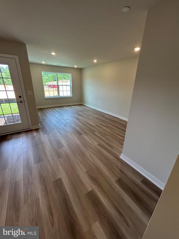 Foto del edificio - 28 Barnes Wy