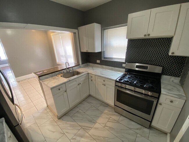 Foto del edificio - 1628 N McVicker Ave