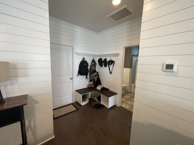 Foto del edificio - 208 Seaworthy St
