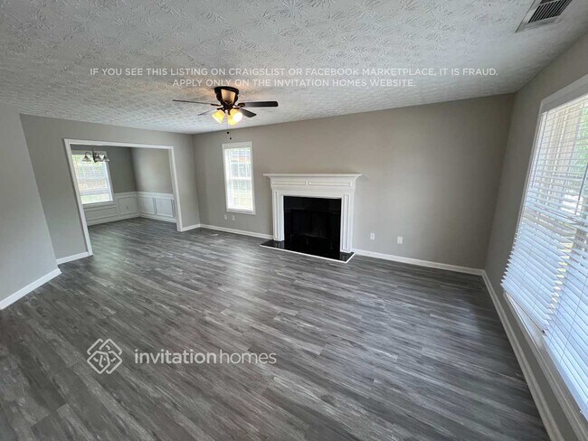 Building Photo - 115 E Lawn Dr