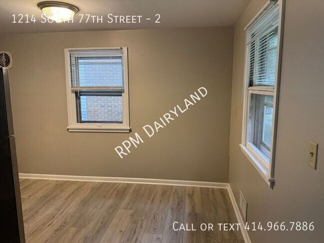 Foto del edificio - 1214 S 77th St