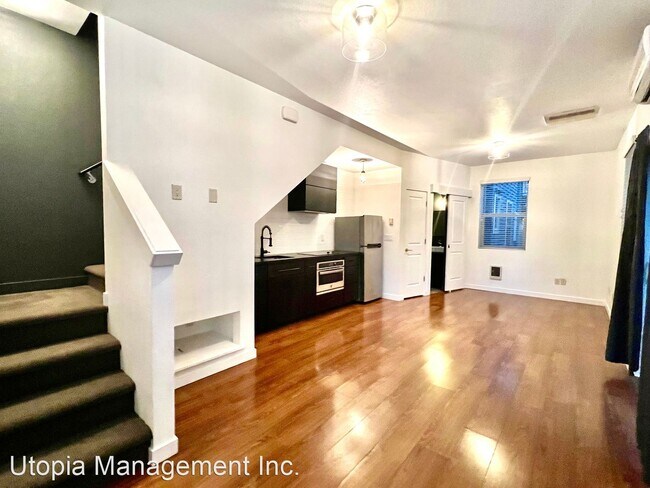 Building Photo - 2 br, 2.5 bath House - 4303 SE Division St.
