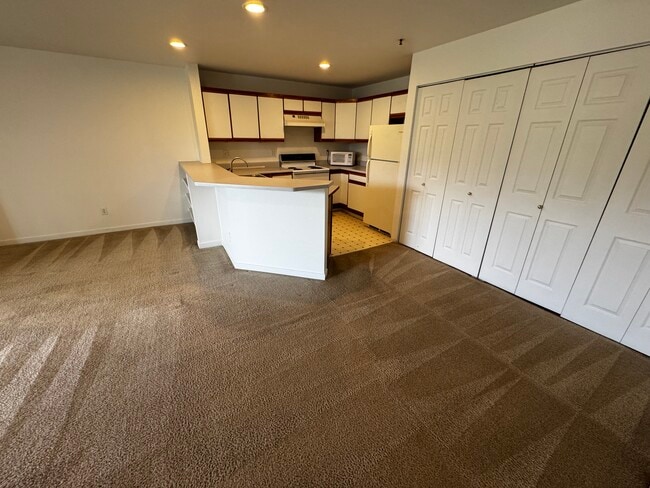 Building Photo - 33 S Boulder Cir