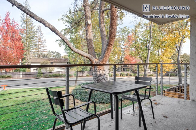 Building Photo - 350 Sharon Park Dr