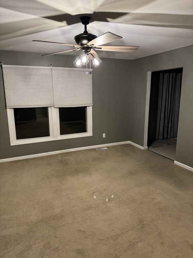 Building Photo - 15 S Yorktown Rd