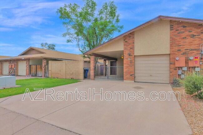 Foto del edificio - 1839 E Inverness Ave