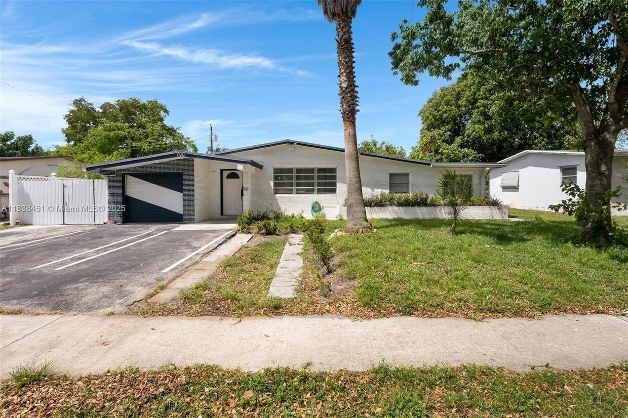 Primary Photo - 700 SW 67th Ave