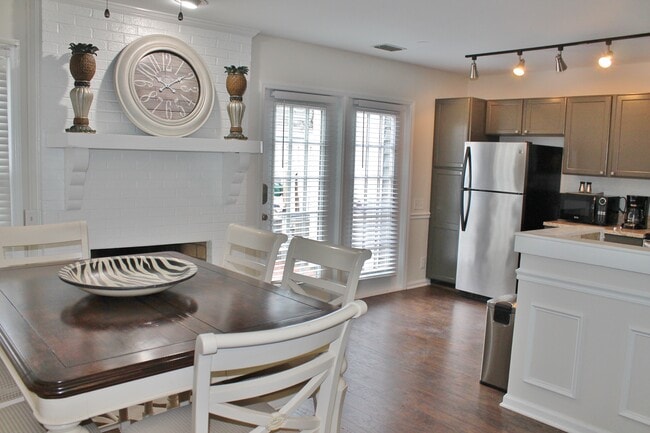 Building Photo - 7245 Meeting St