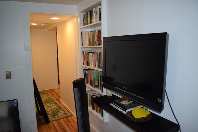 Sala de estar 2 - 114 College Ave