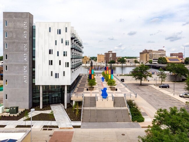 Interior Photo - Art Bloc