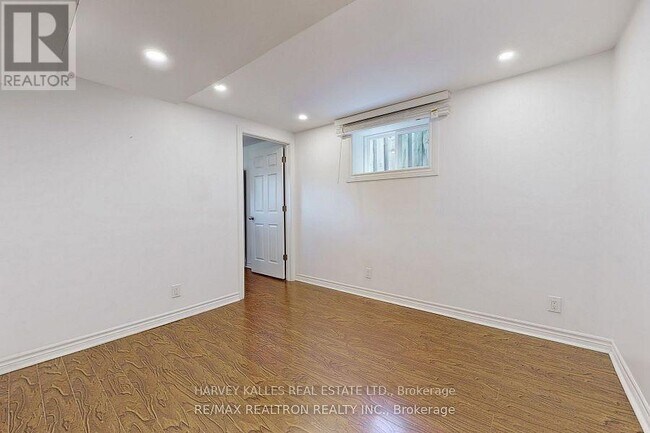 Building Photo - 142 Combe Ave