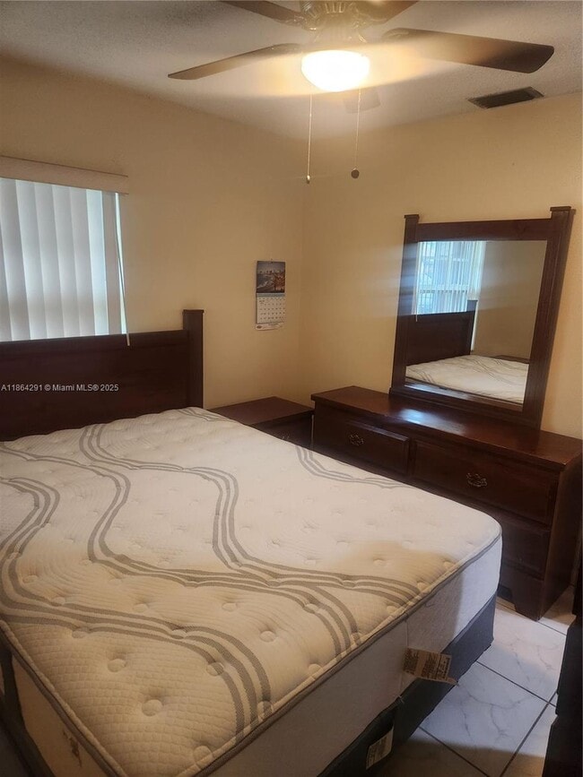 Foto del edificio - 9490 W Heather Ln
