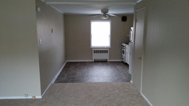 Building Photo - 1546 Catasauqua Rd