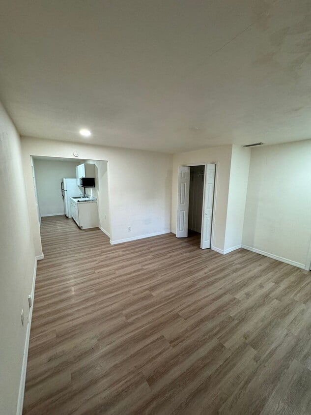 Primary Photo - 1412 E Lemon St