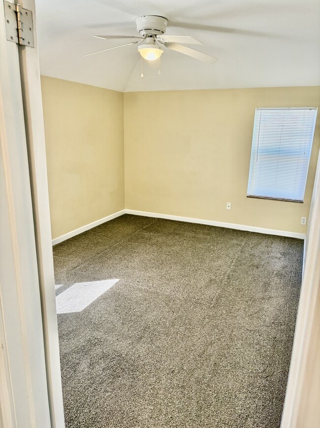 Building Photo - 2821 Gunckel Blvd