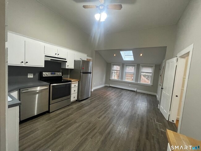 Building Photo - 9 Hicksville Rd