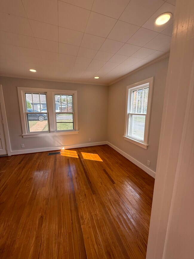 Imagen 3 de la sala de estar - 205 44th Ave N