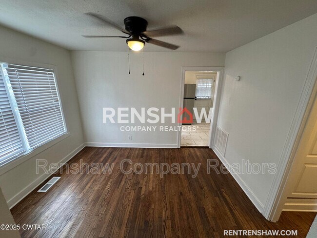 Building Photo - 1163 Hollywood Dr
