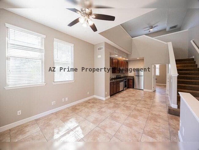 Building Photo - 563 W 6th St