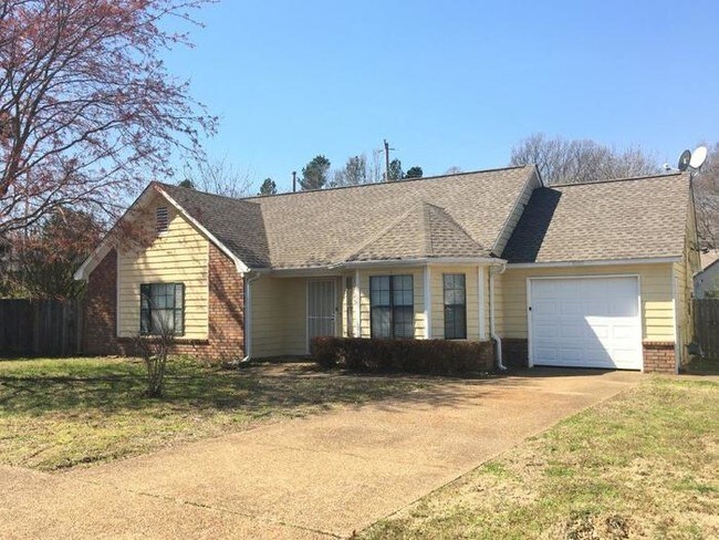 Building Photo - 4295 Rosswood Dr.