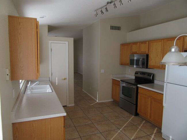 Building Photo - 2233 W Catalina View Dr