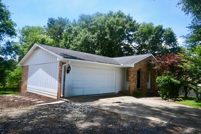 Foto del edificio - 4624 Burns Rd NW