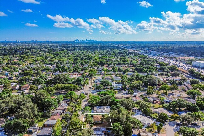 Foto del edificio - 13590 NW 5th Ave